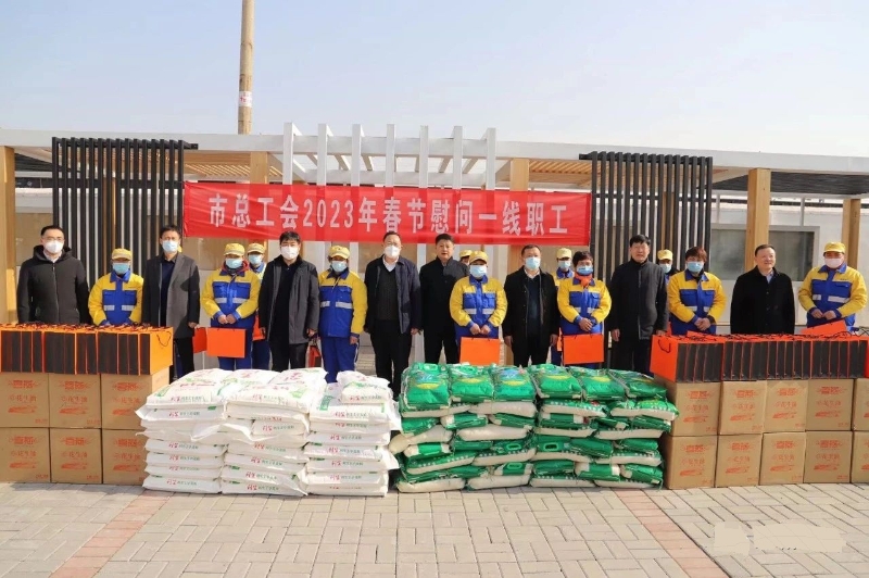 鄒城市人民政府工作動(dòng)態(tài) 市領(lǐng)導(dǎo)深入基層走訪(fǎng)慰問(wèn)環(huán)衛(wèi)工人，推進(jìn)環(huán)境衛(wèi)生公共設(shè)施安裝服務(wù)